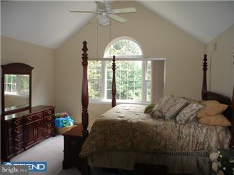 712 Cedar Grove Road Broomall, PA 19008 - Photo 10 of 11 Bedroom - Main
