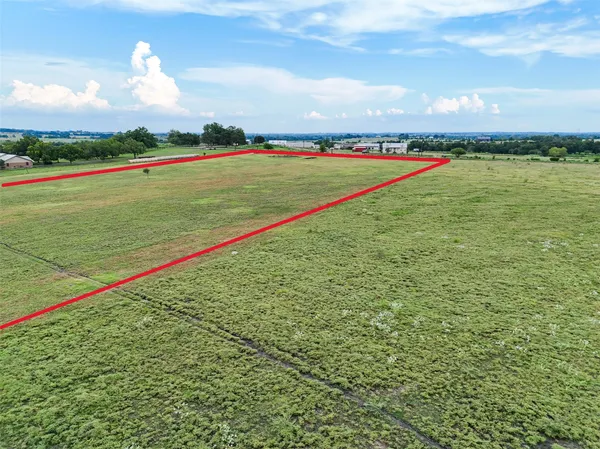 a view of an outdoor space and yard