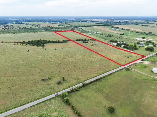 a view of an outdoor space and tv