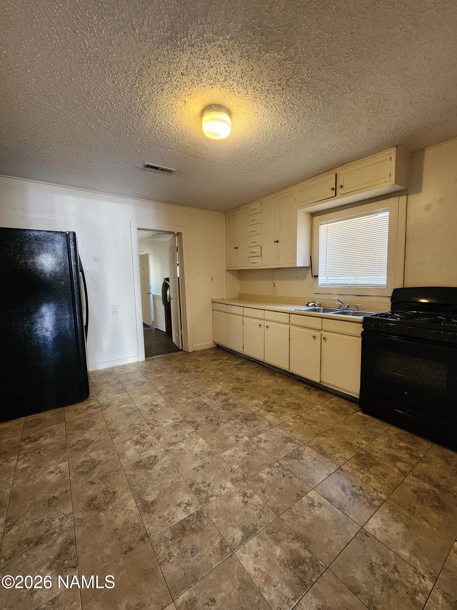 418 South WC Riles Drive Flagstaff, AZ 86001 - Photo 4 of 10 20260520_093904