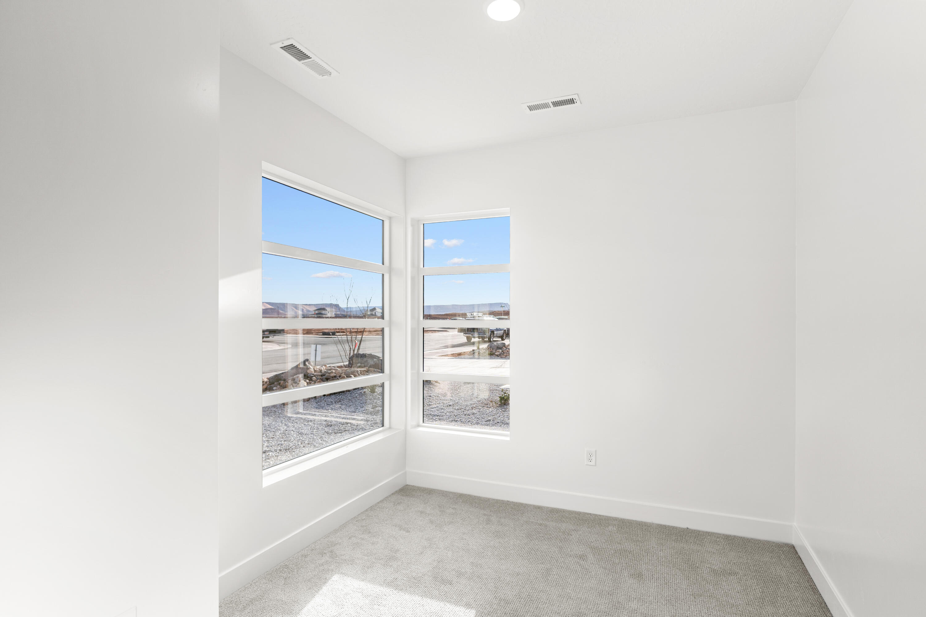 324 Desert Reflection Street St. George, UT 84790 - Photo 5 of 29 DSC01907