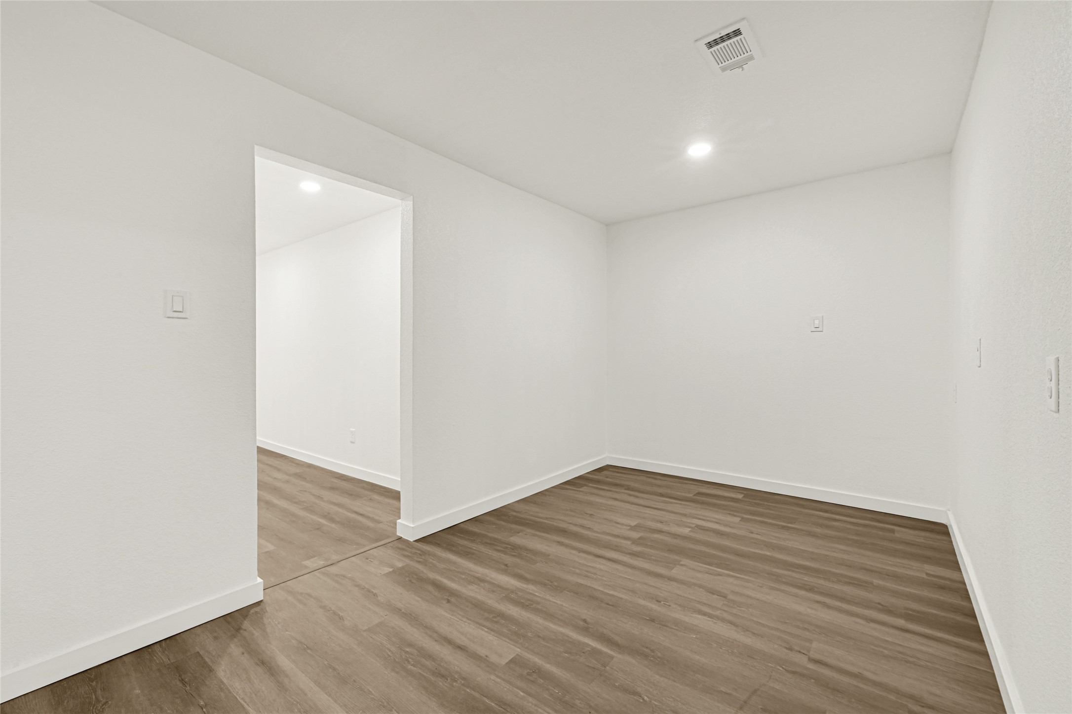 3013 Bloomfield Street Houston, TX 77051 - Photo 18 of 28 Breakfast Nook to the right side of the kitchen