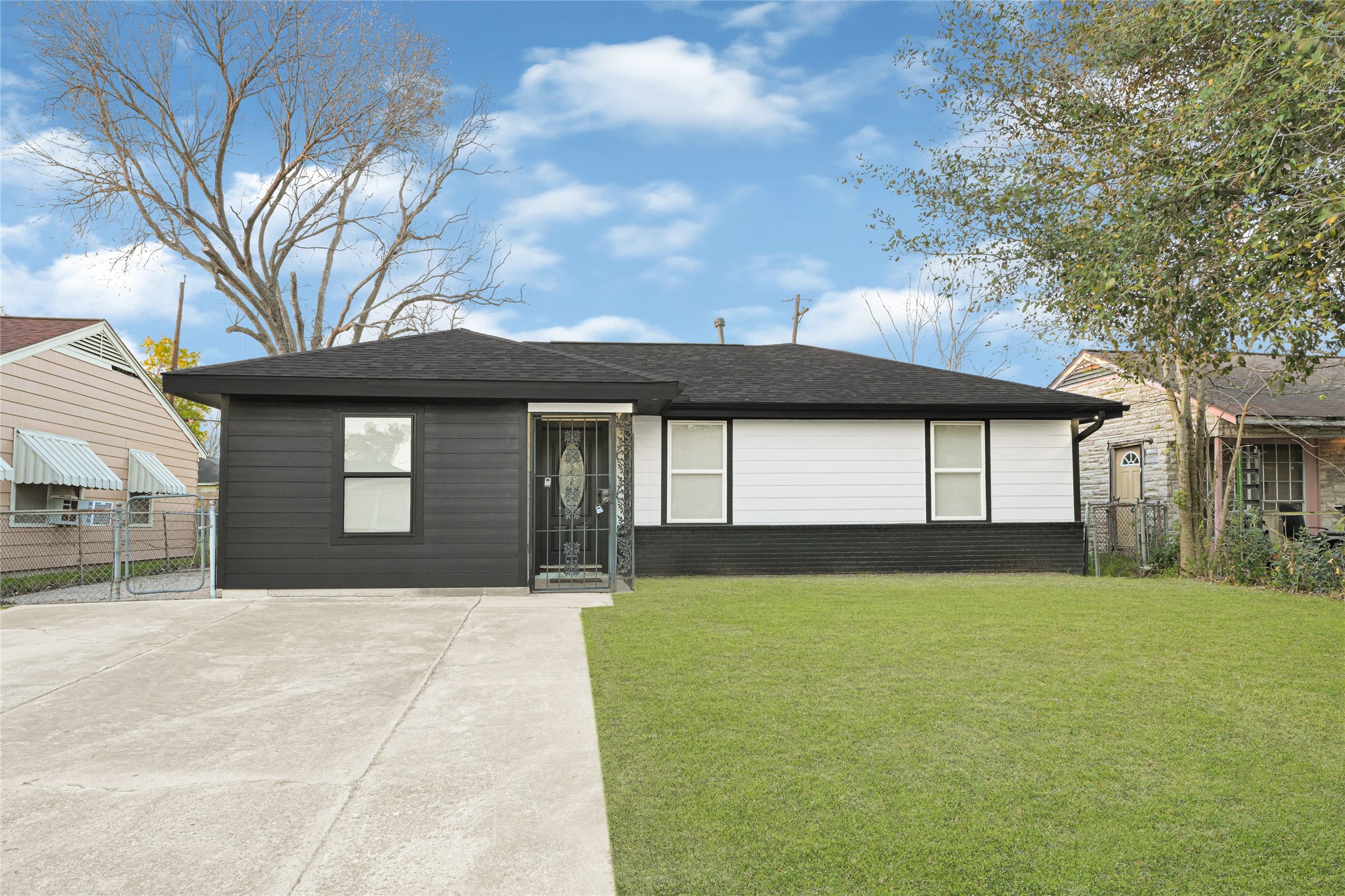 3013 Bloomfield Street Houston, TX 77051 - Photo 2 of 28