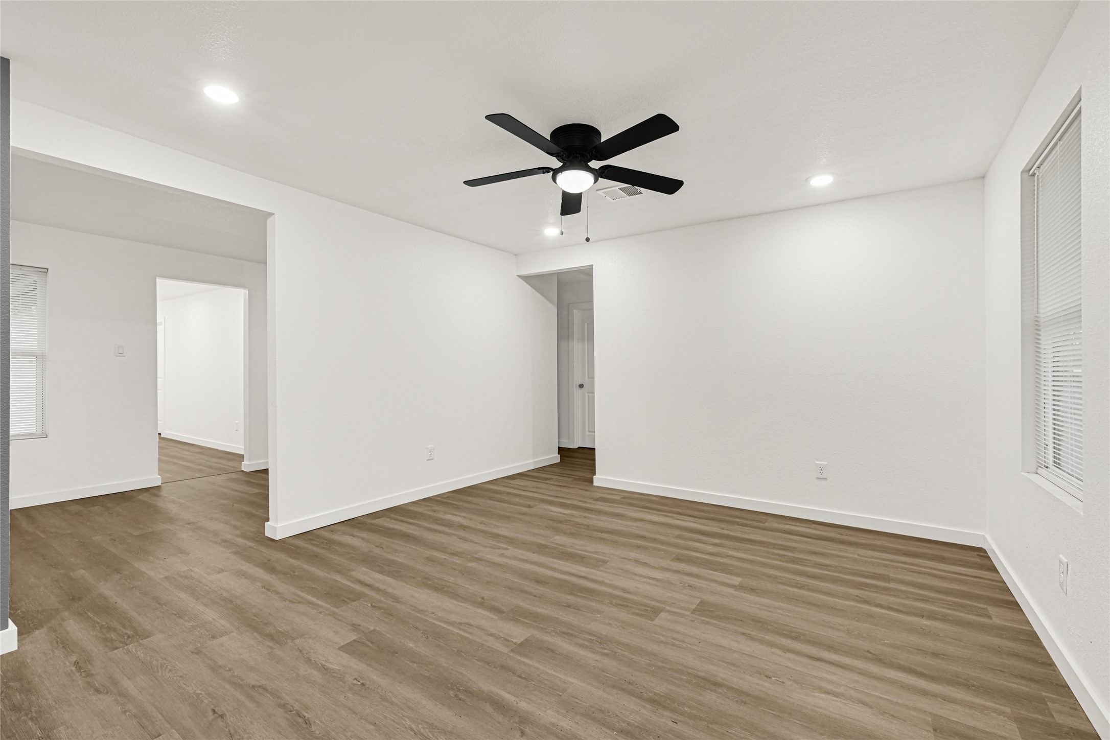 3013 Bloomfield Street Houston, TX 77051 - Photo 7 of 28