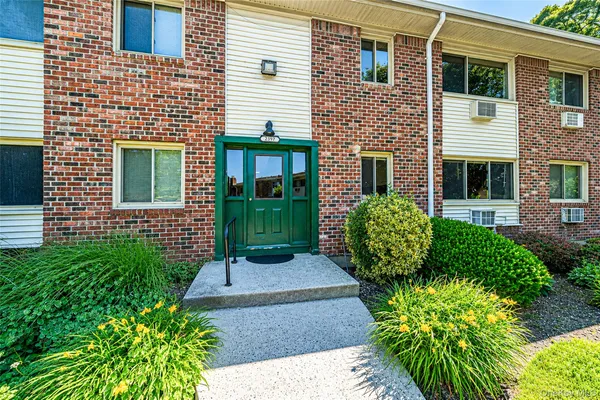 $269,000 | 2397 Union Boulevard, Unit 8A, Islip, NY 11751