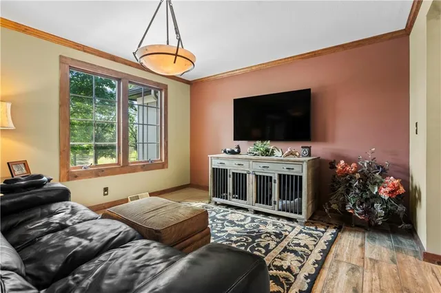 $950,000 | 39410 West 151st Street, Eudora, KS 66025