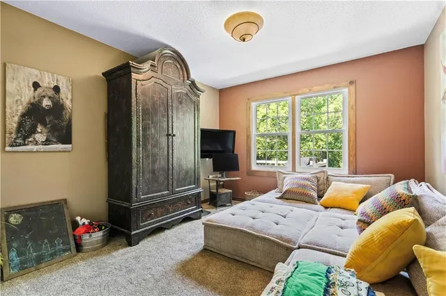 $950,000 | 39410 West 151st Street, Eudora, KS 66025