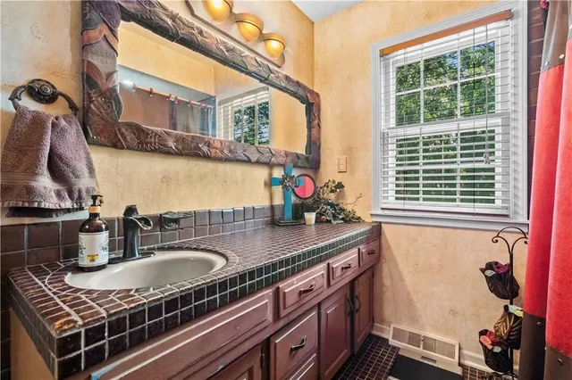 $950,000 | 39410 West 151st Street, Eudora, KS 66025