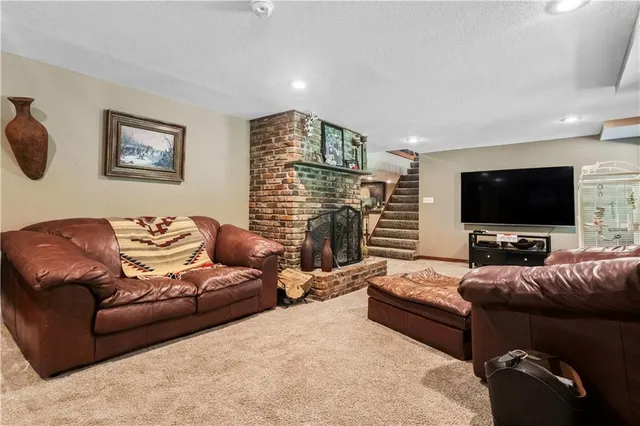 $950,000 | 39410 West 151st Street, Eudora, KS 66025