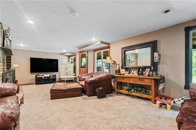 $950,000 | 39410 West 151st Street, Eudora, KS 66025