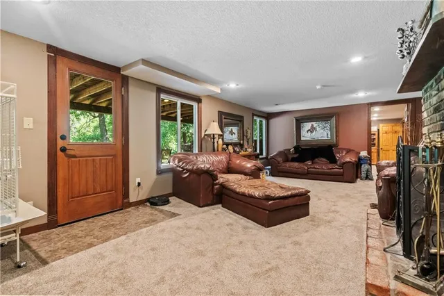 $950,000 | 39410 West 151st Street, Eudora, KS 66025