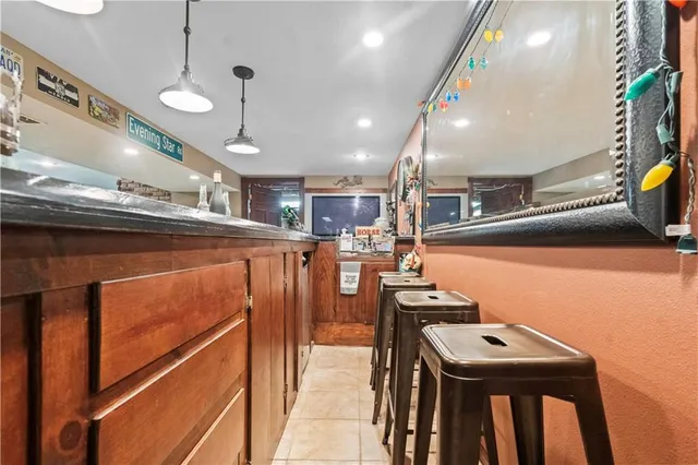 $950,000 | 39410 West 151st Street, Eudora, KS 66025