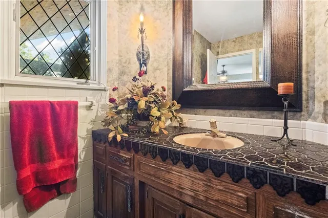 $950,000 | 39410 West 151st Street, Eudora, KS 66025