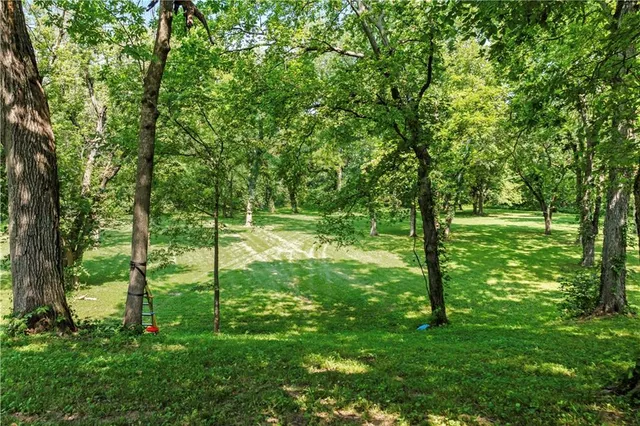 $950,000 | 39410 West 151st Street, Eudora, KS 66025