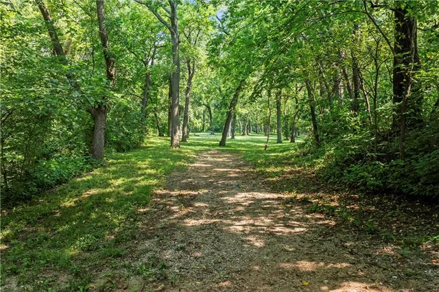 $950,000 | 39410 West 151st Street, Eudora, KS 66025