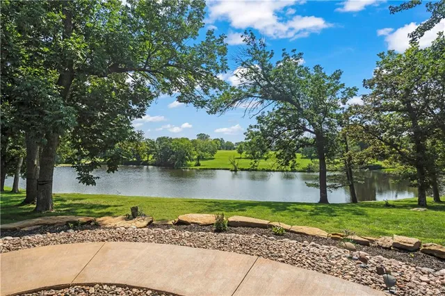 $950,000 | 39410 West 151st Street, Eudora, KS 66025