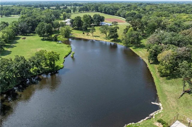 $950,000 | 39410 West 151st Street, Eudora, KS 66025
