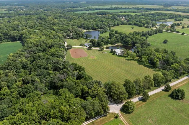 $950,000 | 39410 West 151st Street, Eudora, KS 66025