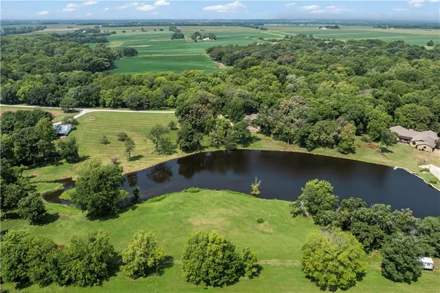 $950,000 | 39410 West 151st Street, Eudora, KS 66025