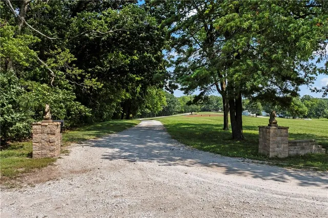 $950,000 | 39410 West 151st Street, Eudora, KS 66025