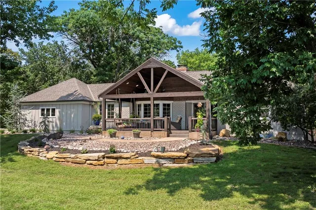 $950,000 | 39410 West 151st Street, Eudora, KS 66025