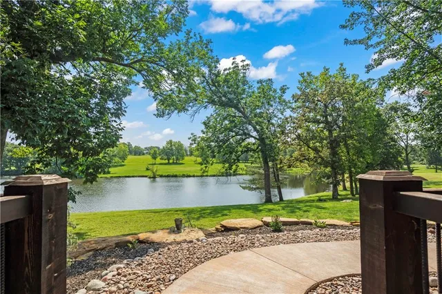 $950,000 | 39410 West 151st Street, Eudora, KS 66025