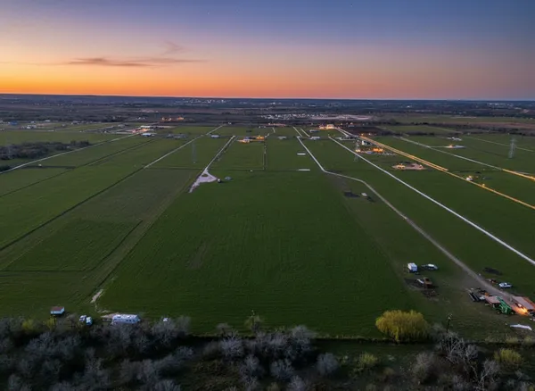 a view of a tennis court
