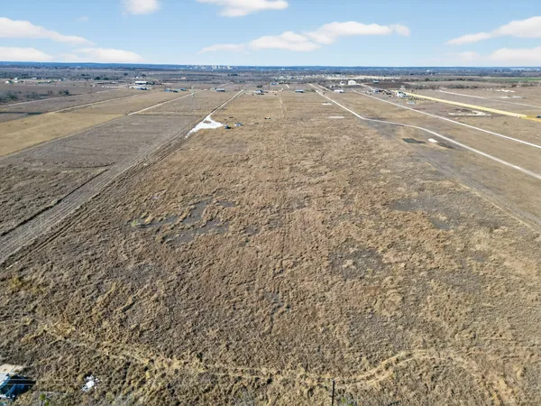 a view of a dry yard