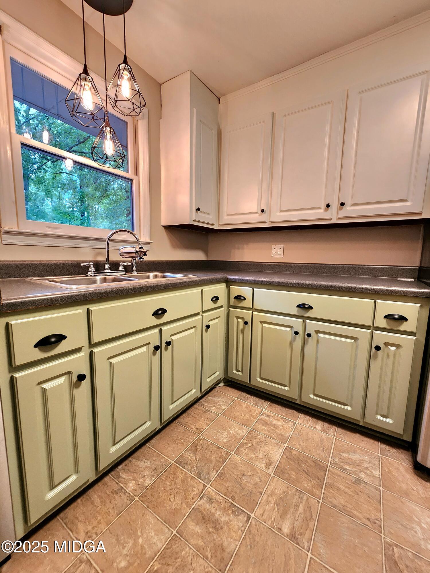 807 Wera Place Macon, GA 31210 - Photo 5 of 42 a kitchen with cabinets a sink and appliances