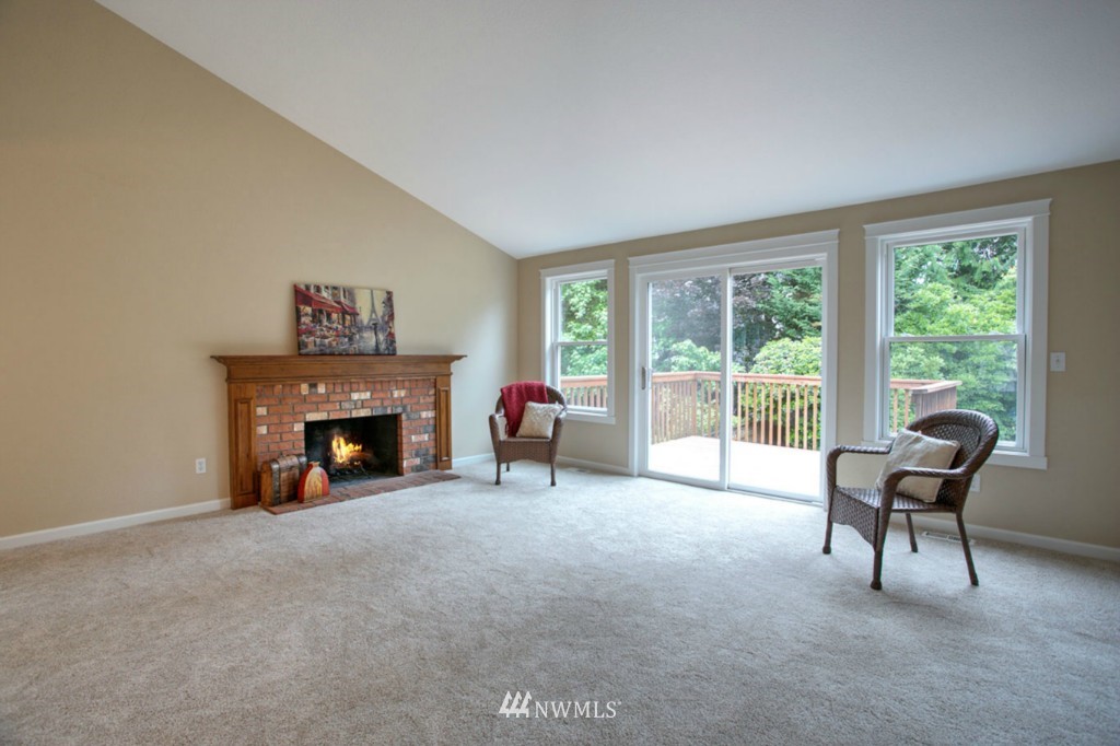 18433 135th Place Southeast Renton, WA 98058 - Photo 2 of 24 Gallery Image 2