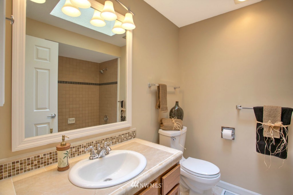 18433 135th Place Southeast Renton, WA 98058 - Photo 14 of 24 Gallery Image 14