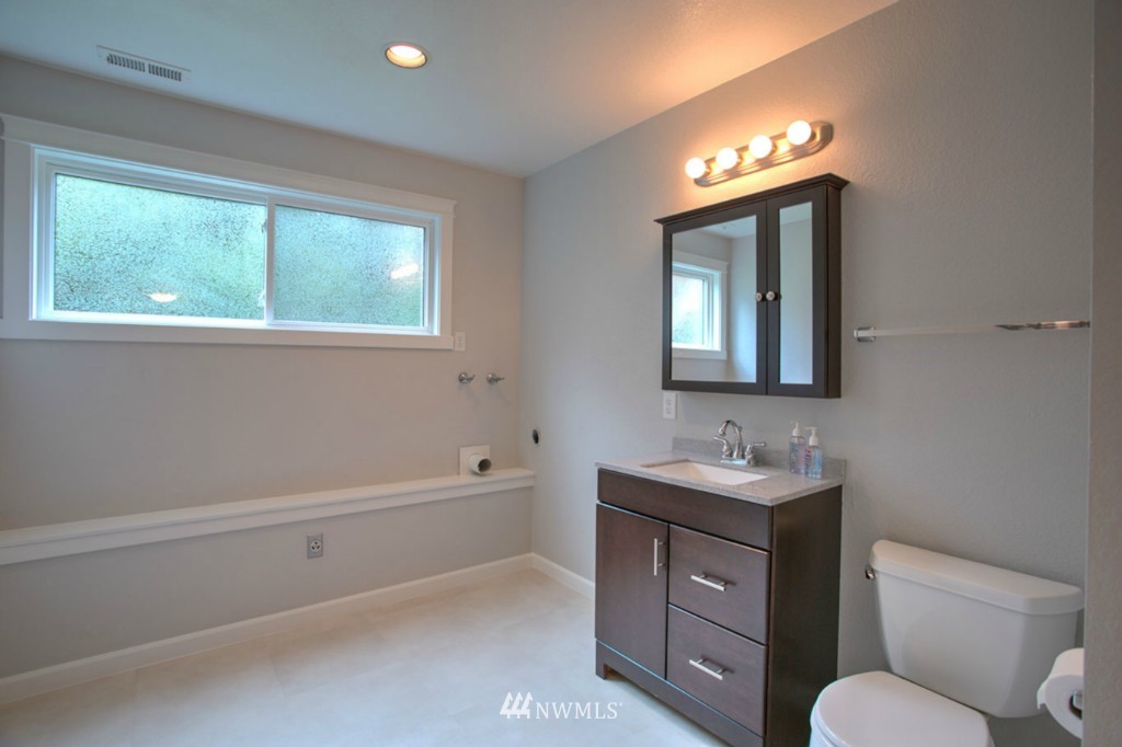 18433 135th Place Southeast Renton, WA 98058 - Photo 21 of 24 Gallery Image 21
