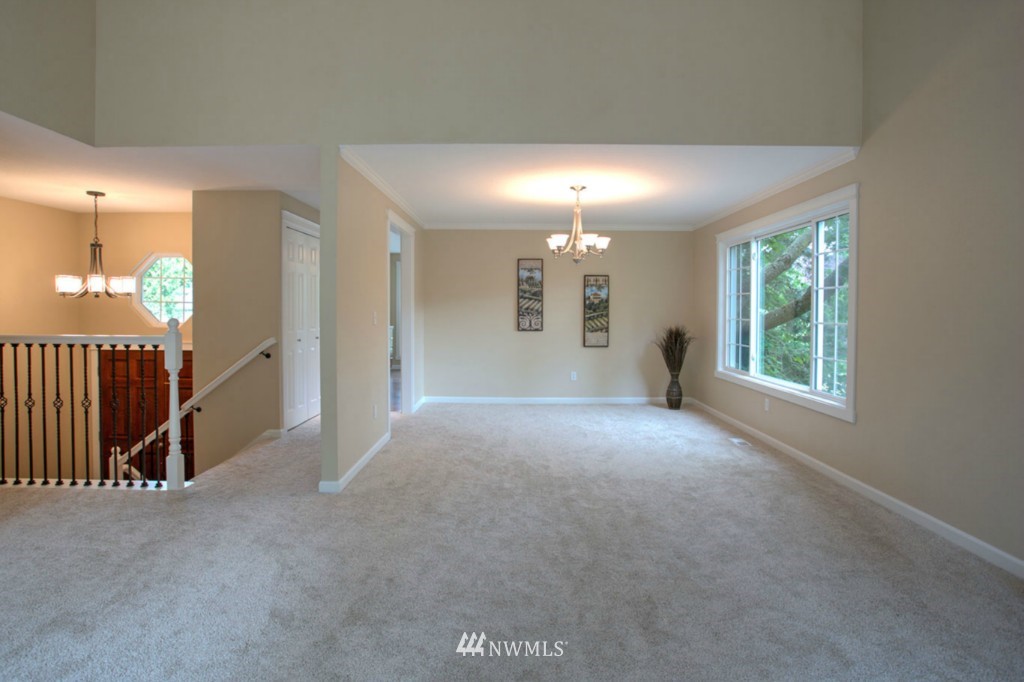 18433 135th Place Southeast Renton, WA 98058 - Photo 5 of 24 Gallery Image 5