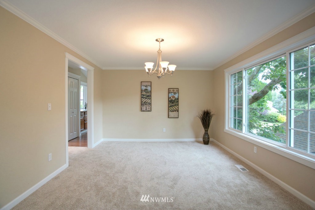 18433 135th Place Southeast Renton, WA 98058 - Photo 6 of 24 Gallery Image 6