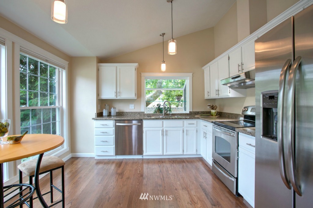 18433 135th Place Southeast Renton, WA 98058 - Photo 8 of 24 Gallery Image 8