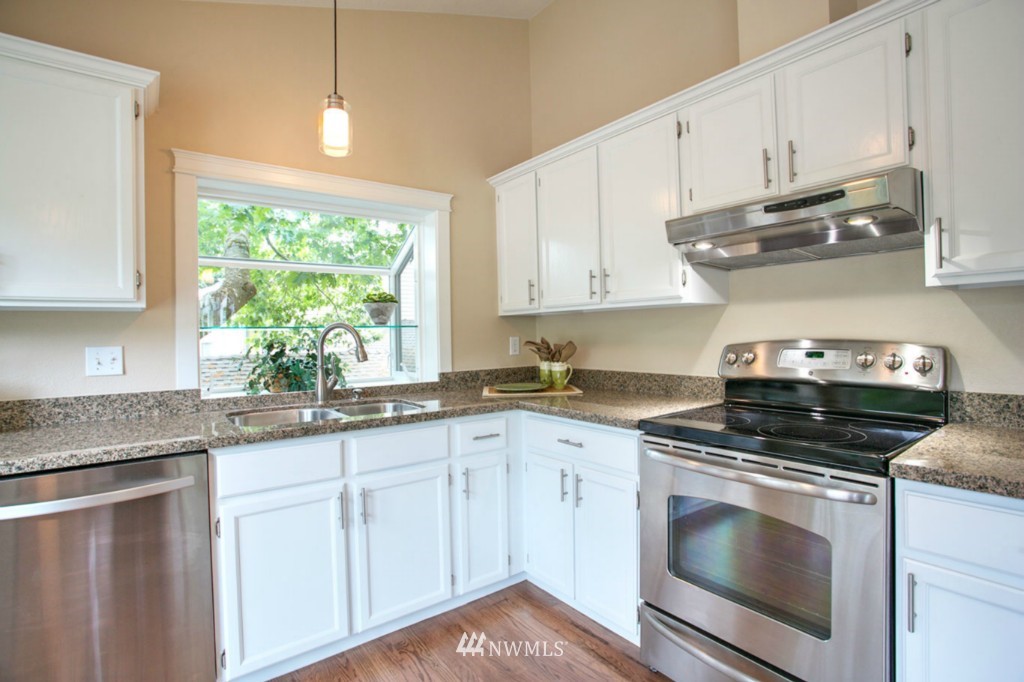18433 135th Place Southeast Renton, WA 98058 - Photo 9 of 24 Gallery Image 9