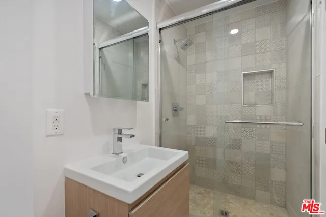 $3,000,000 | 1025 Pleasant View Avenue, Venice, CA 90291