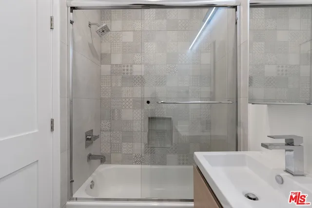 $3,000,000 | 1025 Pleasant View Avenue, Venice, CA 90291