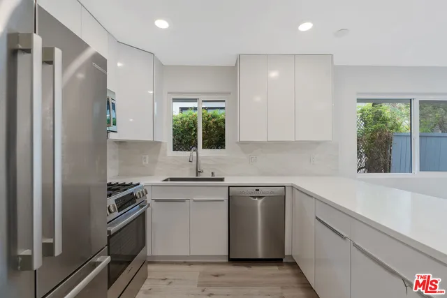 $3,000,000 | 1025 Pleasant View Avenue, Venice, CA 90291