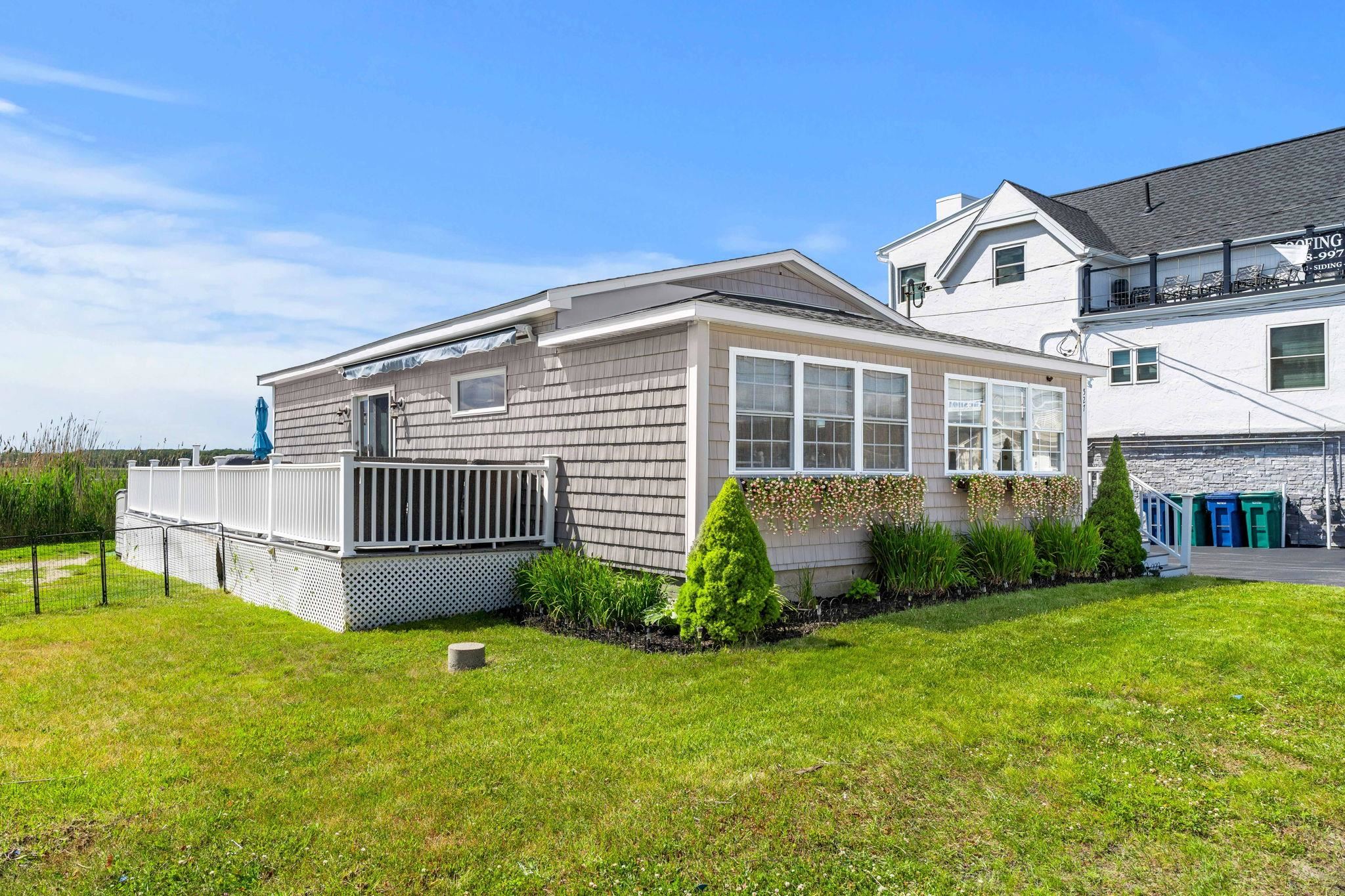 527 Ocean Boulevard Hampton, NH 03842 - Photo 2 of 38