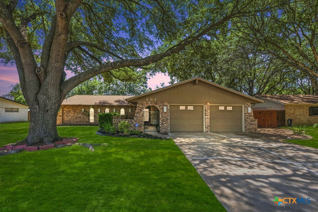 605 Ridgecrest New Braunfels, TX 78130 - Photo 1 of 36 Gallery Image 1