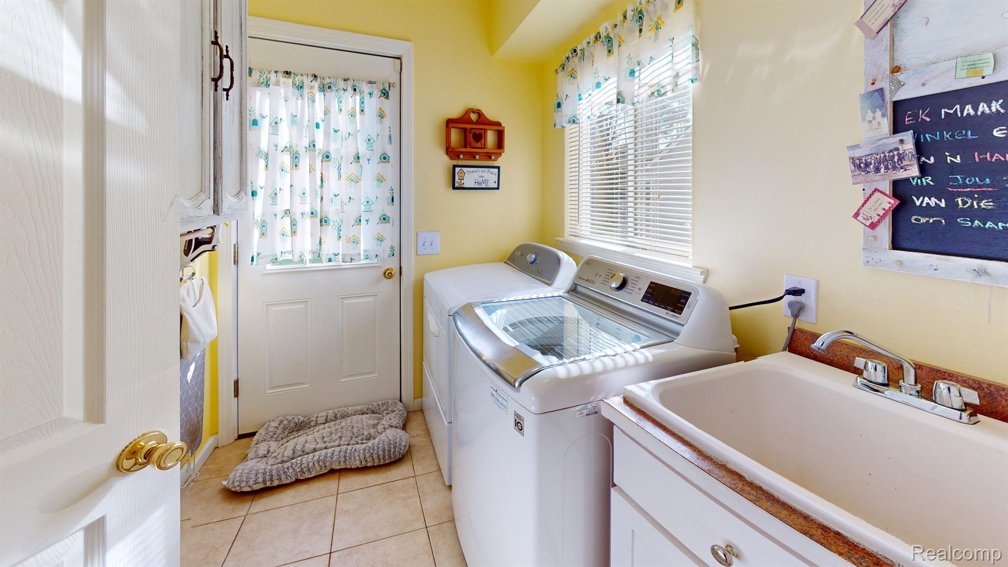 6175 Clarkston Road Clarkston, MI 48346 - Photo 20 of 20 Laundry room