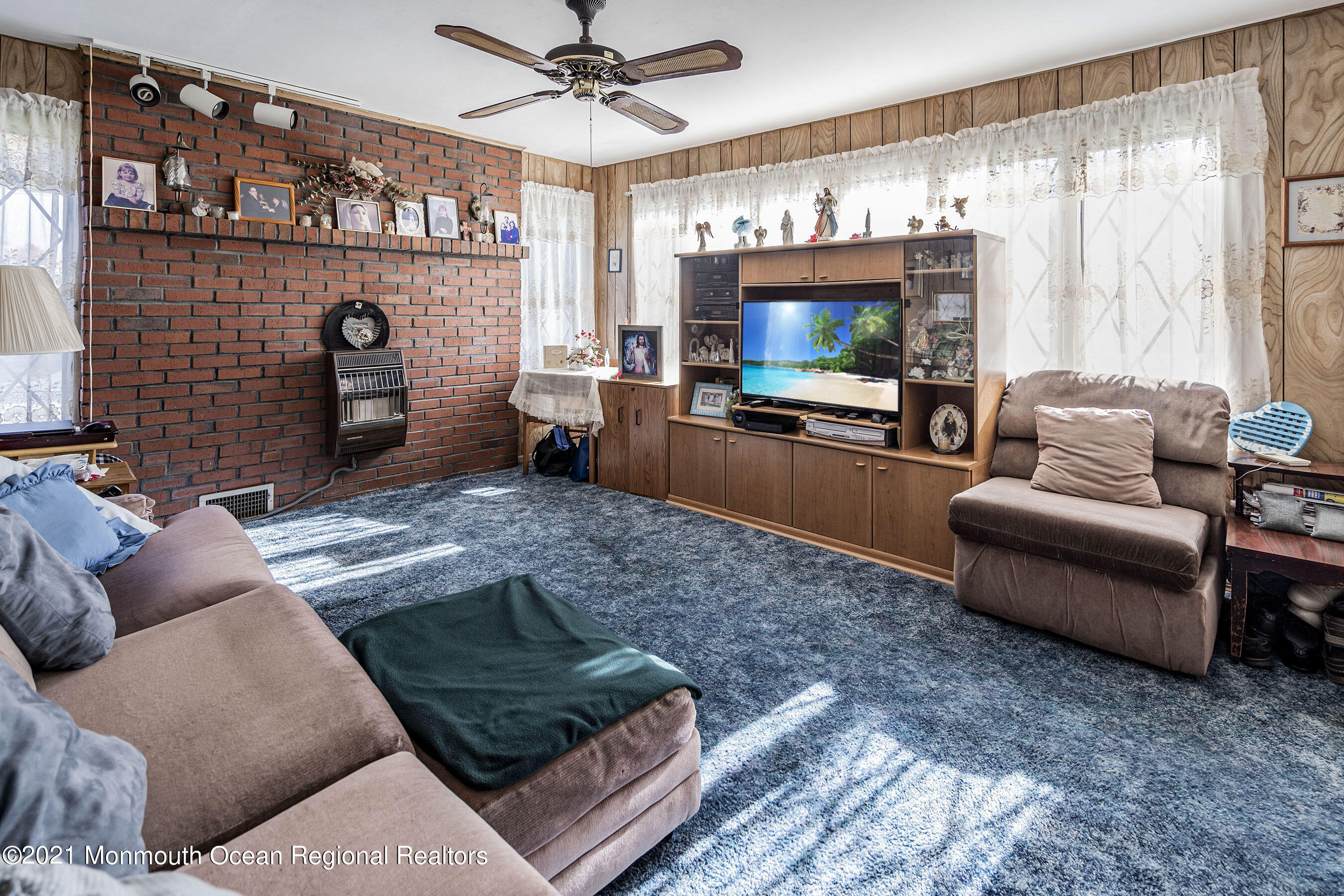 61 Brockton Road Hamilton, NJ 08619 - Photo 15 of 25 Living2