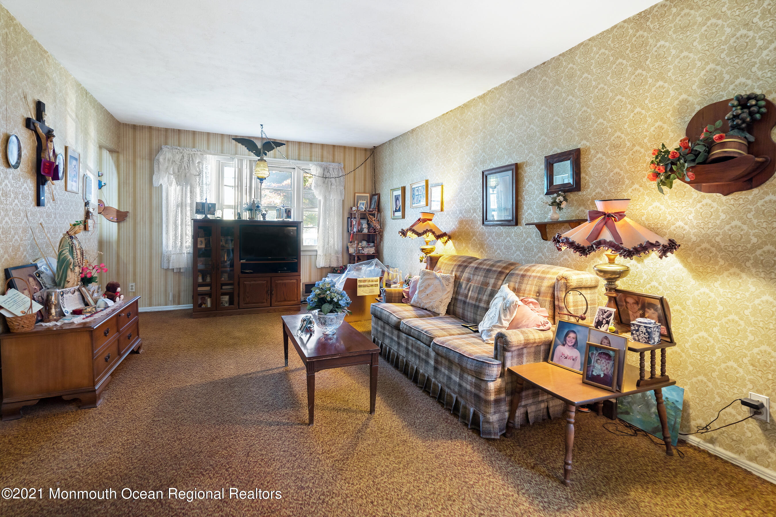 61 Brockton Road Hamilton, NJ 08619 - Photo 17 of 25 Living1a