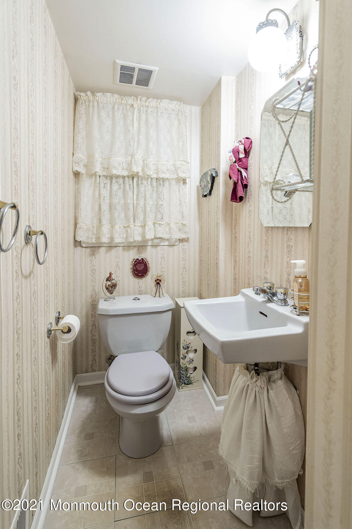 61 Brockton Road Hamilton, NJ 08619 - Photo 22 of 25 Lavatory2