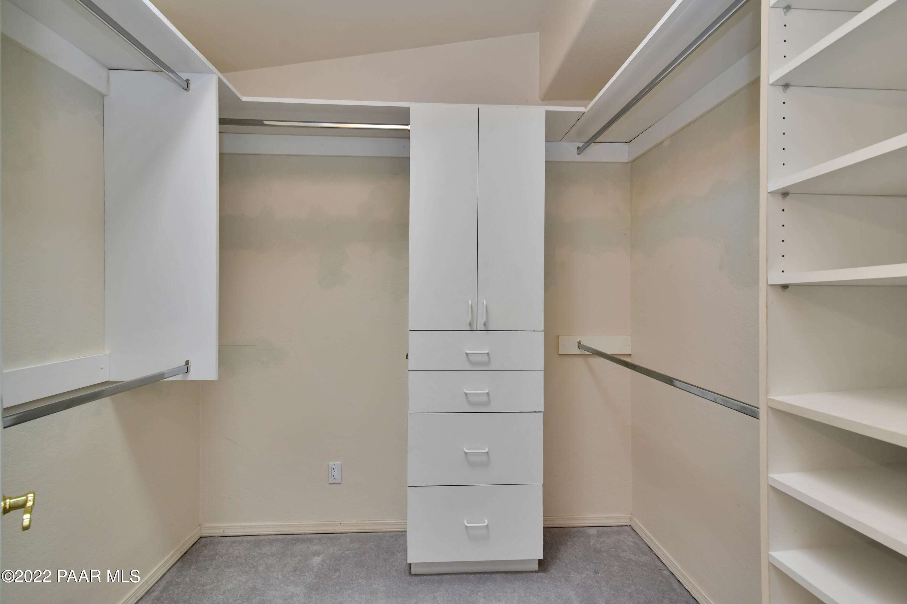1582 Eagle Ridge Road Prescott, AZ 86301 - Photo 19 of 43 Master closet
