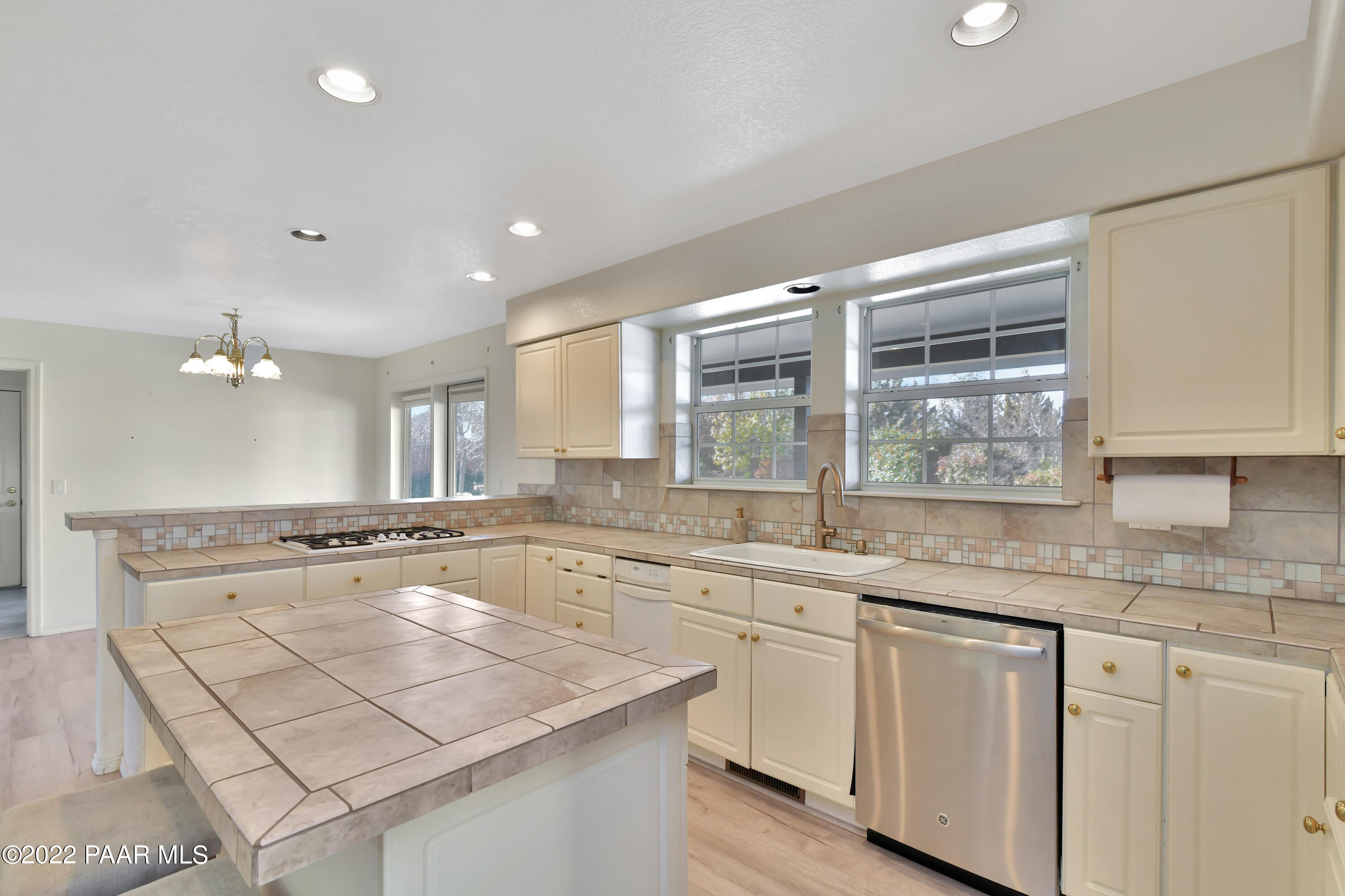 1582 Eagle Ridge Road Prescott, AZ 86301 - Photo 9 of 43 Kitchen