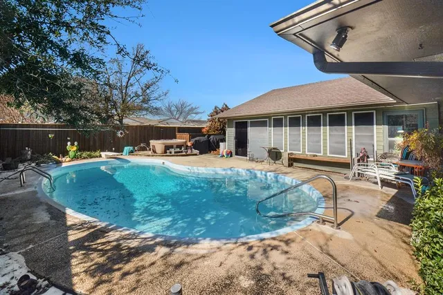$335,000 | 1319 Meadowcrest Drive, Mesquite, TX 75149