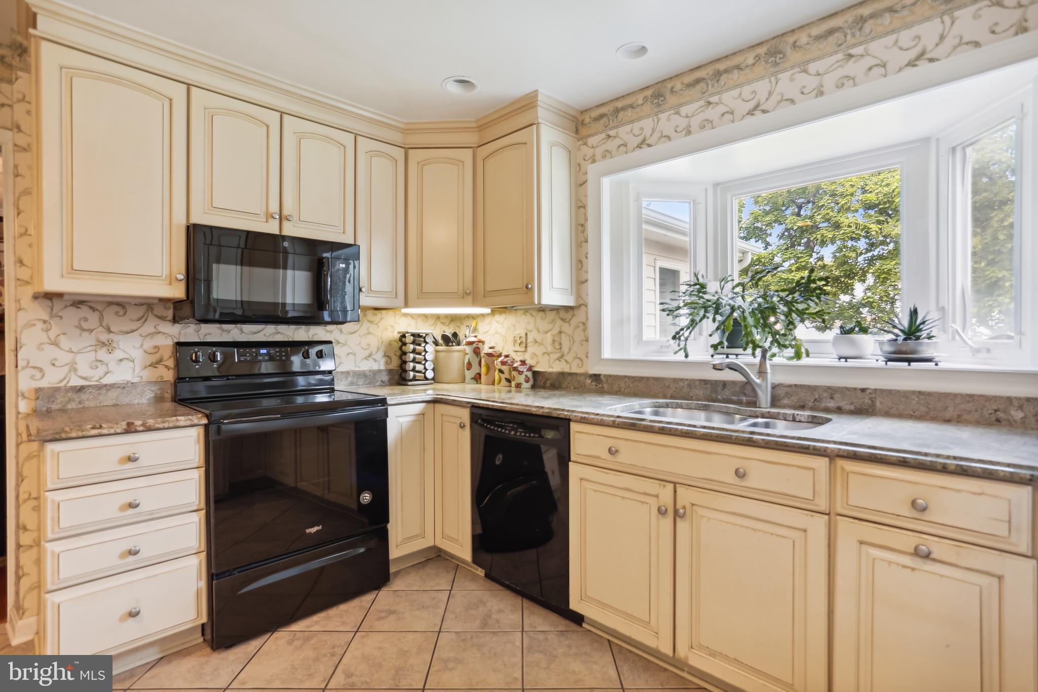 522 Dranesville Road Herndon, VA 20170 - Photo 14 of 47 kitchen