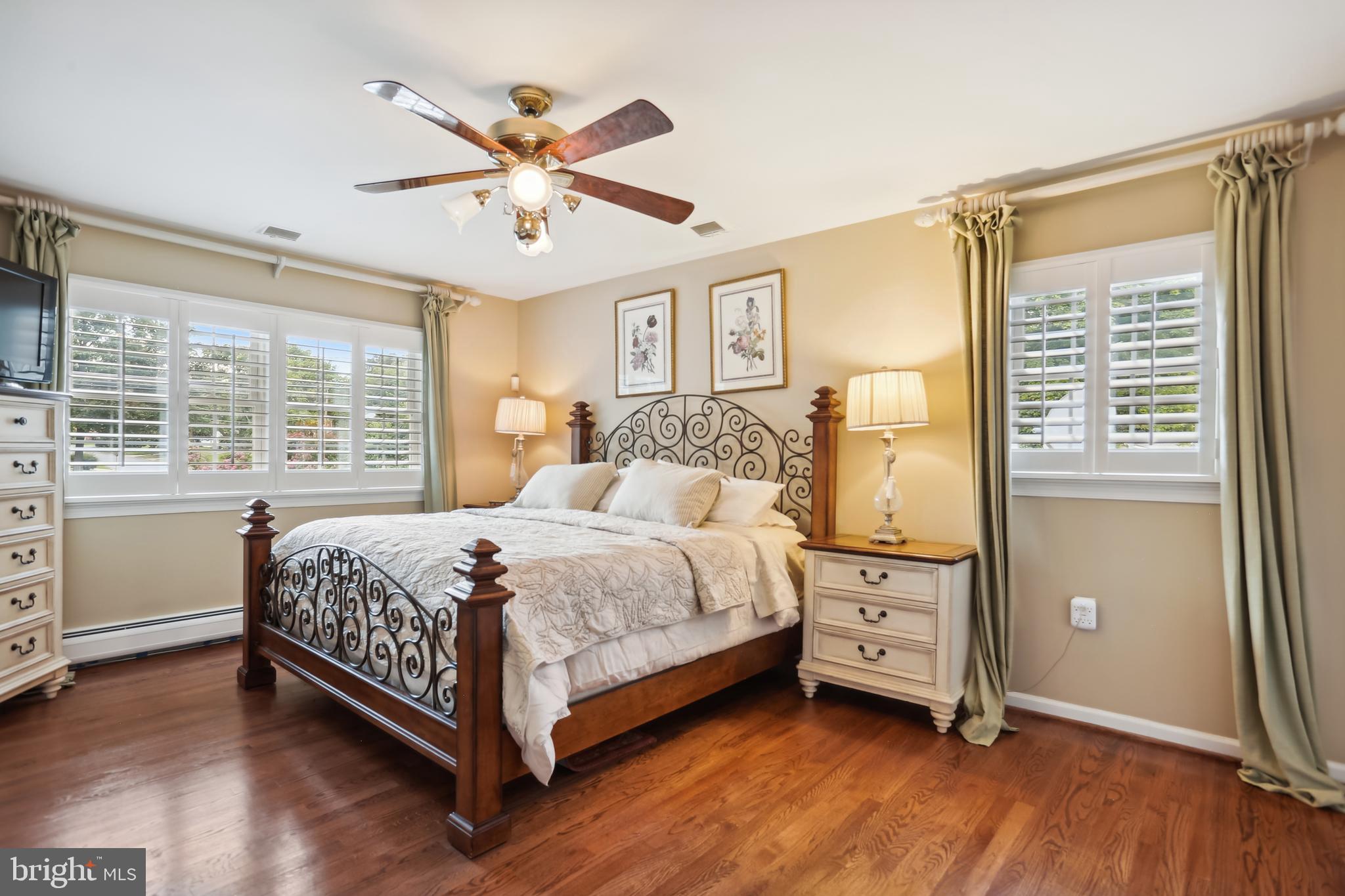 522 Dranesville Road Herndon, VA 20170 - Photo 21 of 47 upper level master bedroom